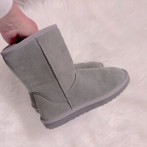 Like UGGS ✨ DREAM PAIRS Grey Faux Leather Sherpa Lined Winter Boots Ugg Style